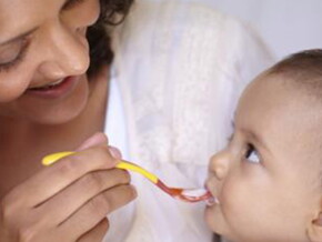 Petit-déjeuner et bébé