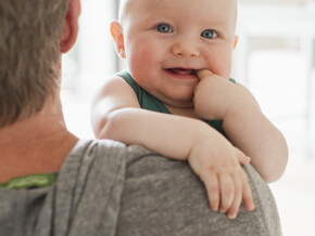 À quel âge les premières dents Nestlé Baby