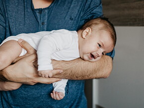 Comment soulager un bébé souffrant de coliques