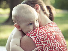 Comment faire son rot à bébé Nestlé Baby