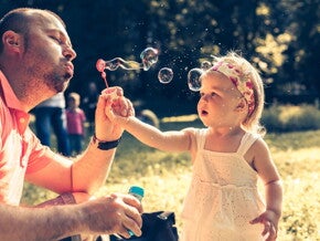 4 recommendations pour créer une connexion avec votre bébé, en tant que papa 4 recommendations pour créer une connexion avec votre bébé, en tant que papa